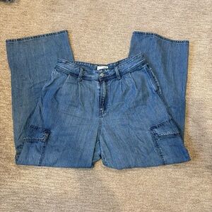 Medium Wash Universal Thread Cargo Jeans - Size 10